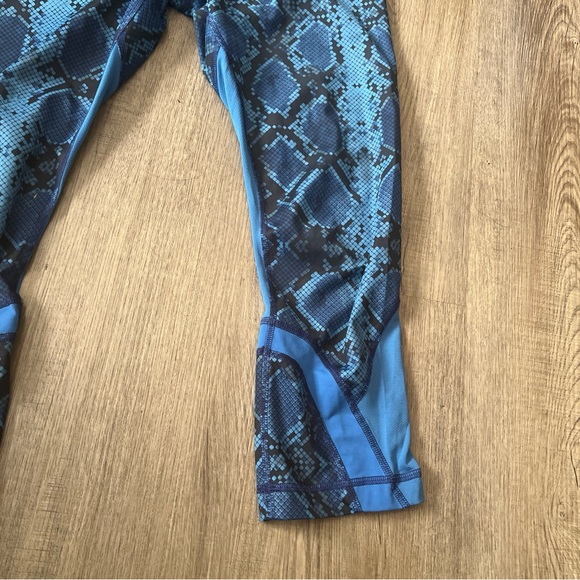 Lululemon Inspire  Crop I Mesh Mini Siggy Pipe Dream  Blue Sz 6 K - Picture 5 of 11